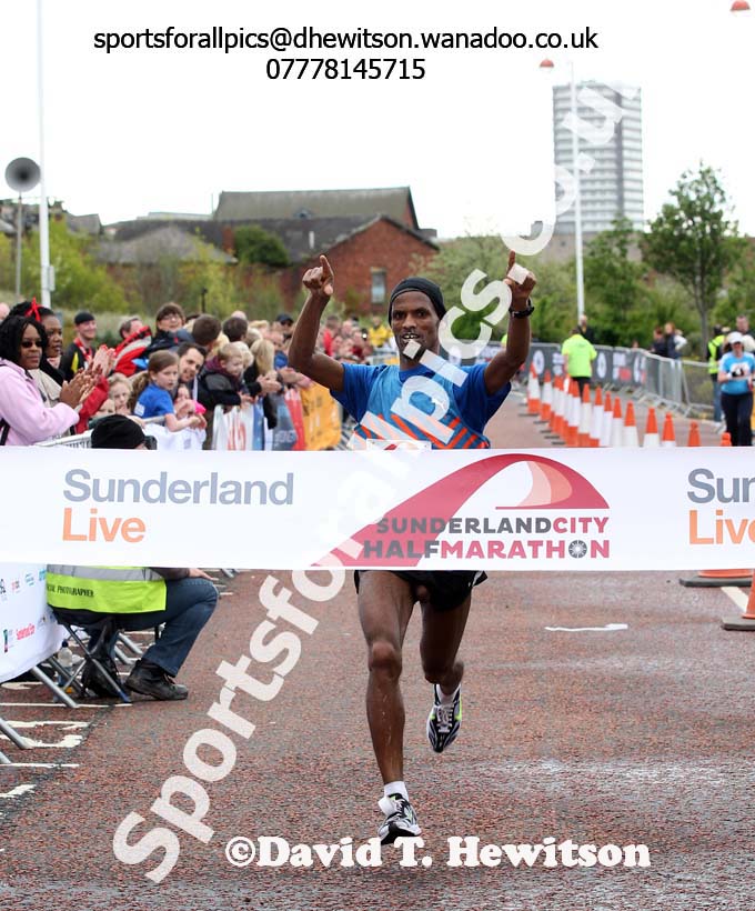 Yared Hagos (Wallsend) wins the Sunderand City Half Marathon. Photo: David T. Hewitson/Sports for All Pics